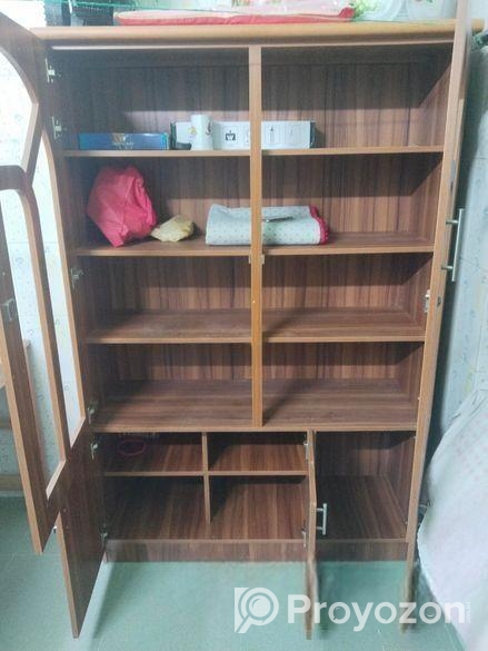 Showcases ফুল ফ্রেশ একদম নতুনের মতো।