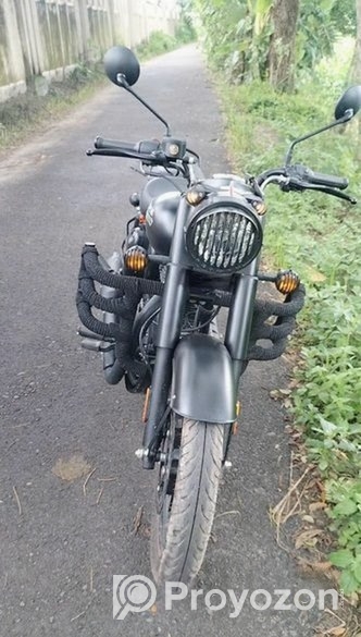 Royal Enfield Classic 350 . 2025