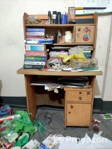 পড়ার টেবিল