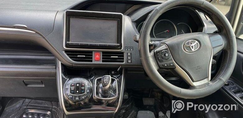 Toyota Esquire 2015