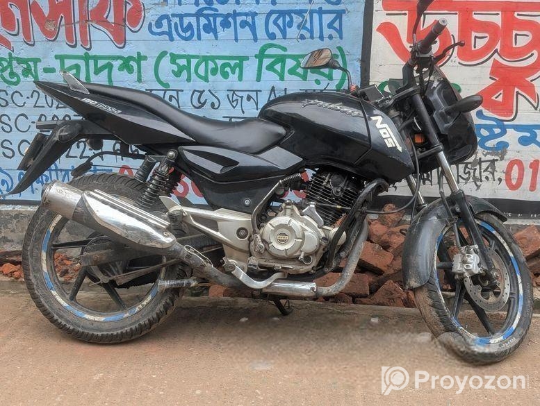 Bajaj Pulsar 150 . 2016