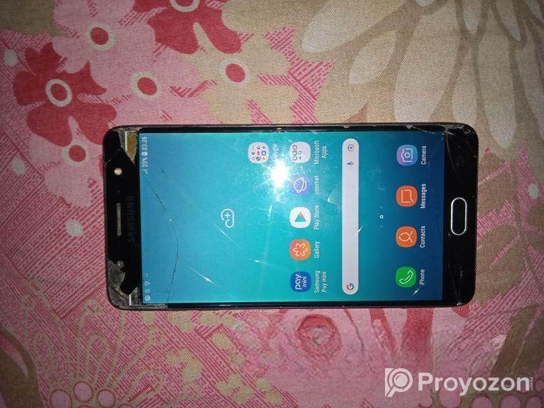 Samsung Galaxy J7 Max . (Used)