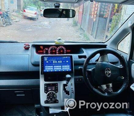 Toyota Noah si 2010