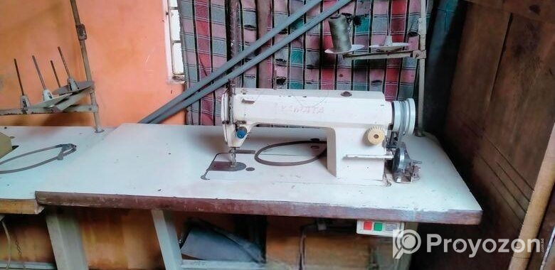 গার্মেন্টসে সেলাই মেশিন