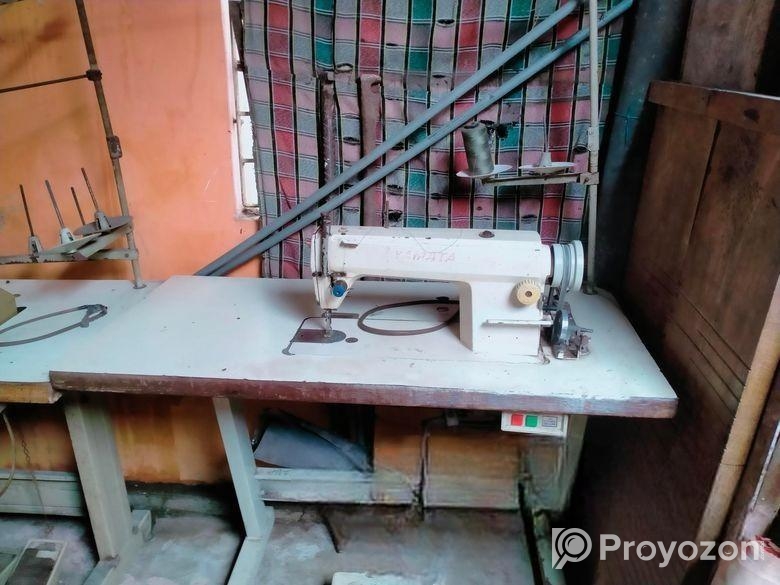 গার্মেন্টসে সেলাই মেশিন