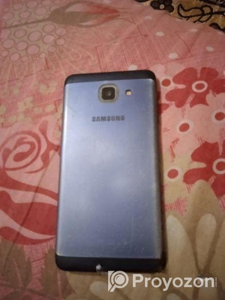 Samsung Galaxy J7 Max . (Used)
