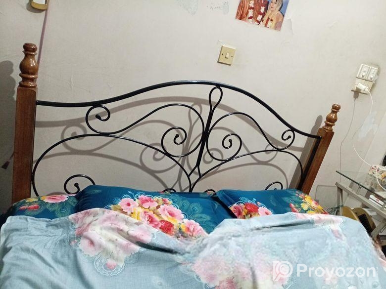 সেগুন কাঠের পায়াসহ রট আয়রনের কিং সাইজ খাট