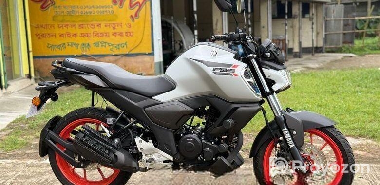 Yamaha FZS V-4 2025