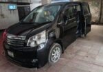 Toyota Noah . 2010