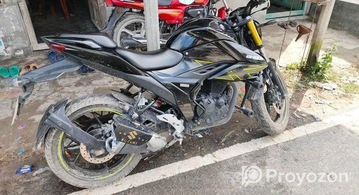 Suzuki Gixxer . 2025