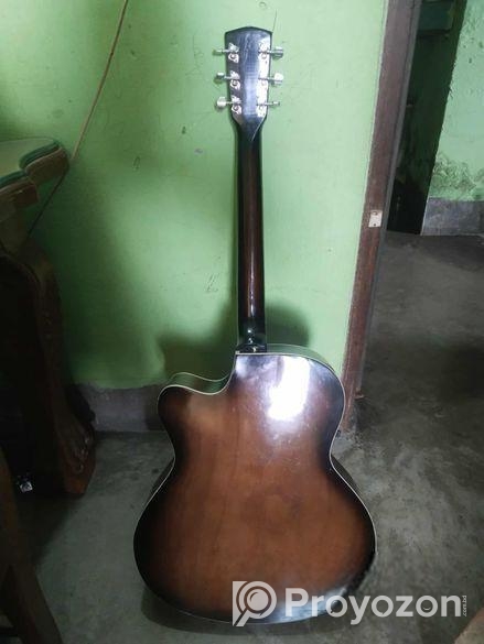 গিটার বিক্রি হবে