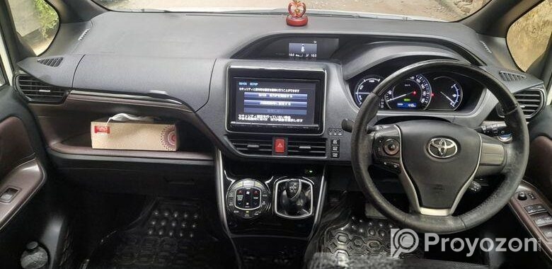 Toyota Noah Hybrid Esquire 2014