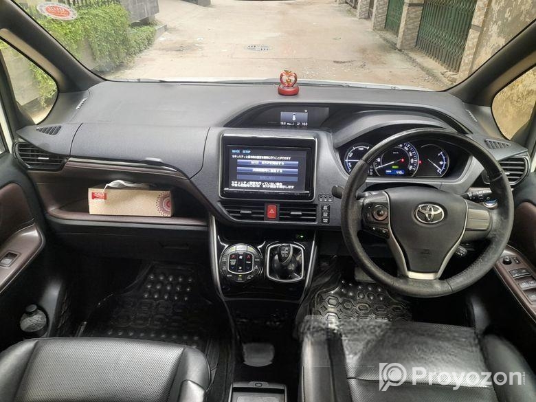 Toyota Noah Hybrid Esquire 2014