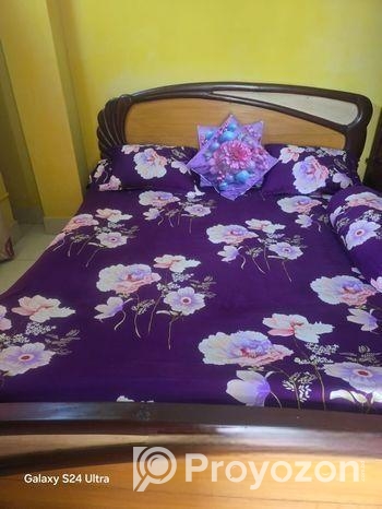 Black and Yellow King Size Bed . 6x7Ft.