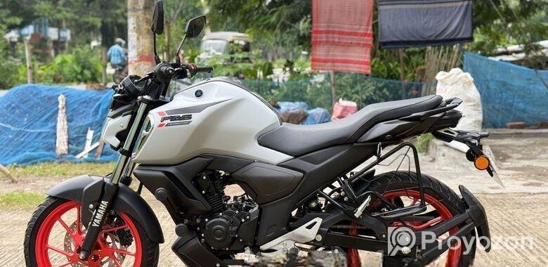 Yamaha FZS V-4 2025