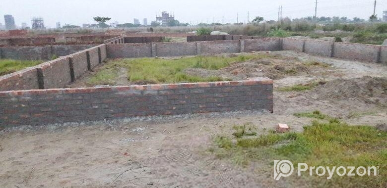 এম- ব্লকে ৭.৫-কাঠা প্লট বিক্রয় আর্জেন্ট মালিক দেশে