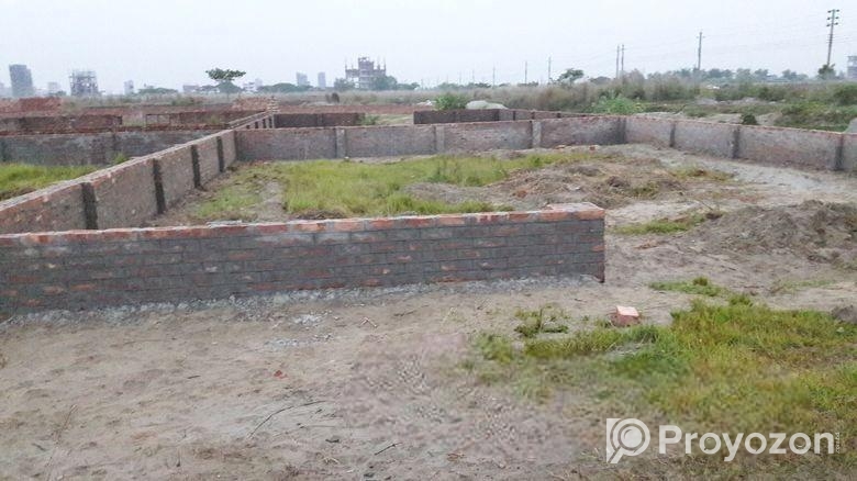 এম- ব্লকে ৭.৫-কাঠা প্লট বিক্রয় আর্জেন্ট মালিক দেশে