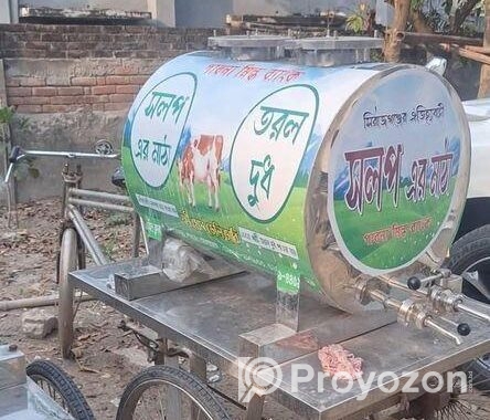 দুধ ও মাঠা বিক্রি করার গাড়ি