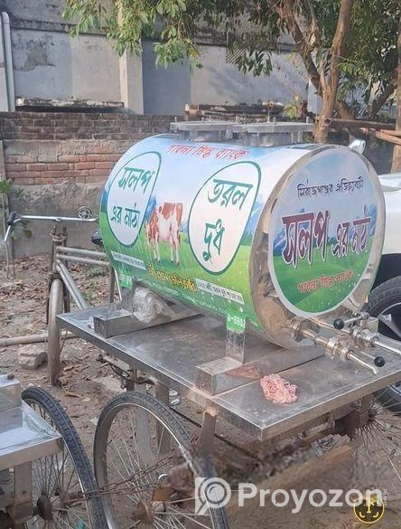 দুধ ও মাঠা বিক্রি করার গাড়ি