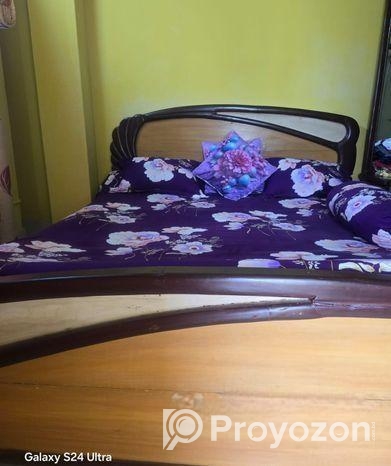 Black and Yellow King Size Bed . 6x7Ft.