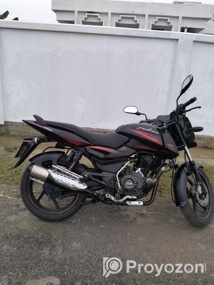 Bajaj Pulsar 150 . 2018