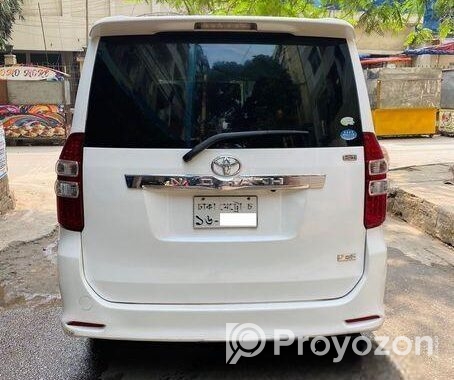 Toyota Noah Si 2011
