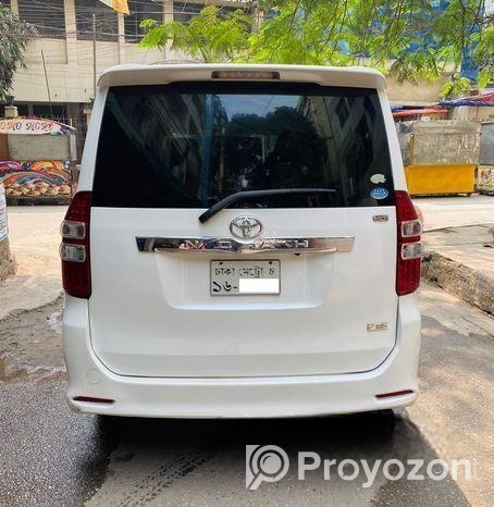 Toyota Noah Si 2011
