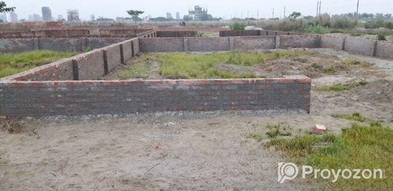 এম- ব্লকে ৭.৫-কাঠা প্লট বিক্রয় আর্জেন্ট মালিক দেশে
