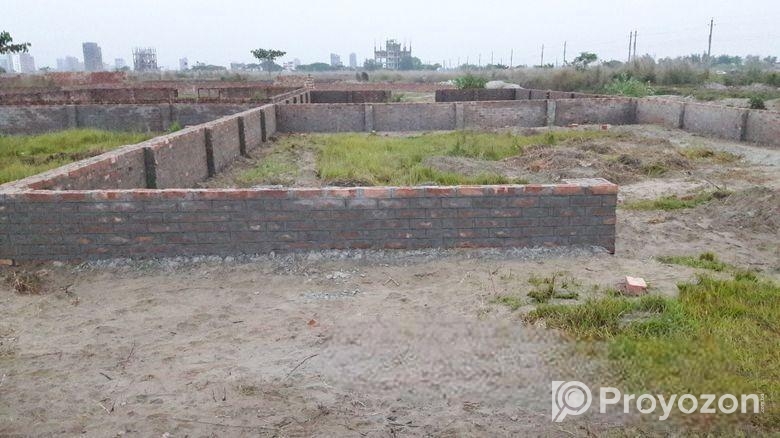 এম- ব্লকে ৭.৫-কাঠা প্লট বিক্রয় আর্জেন্ট মালিক দেশে