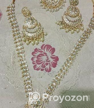 Neckless with Earring And Tickle