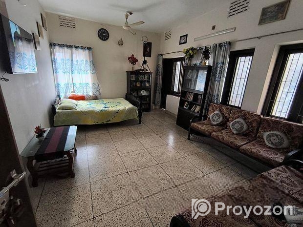 লোহা কাঠের সেমিডাবল খাট বিক্রি হবে