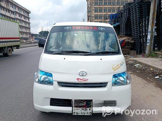 Toyota TownAce Microbus 2012