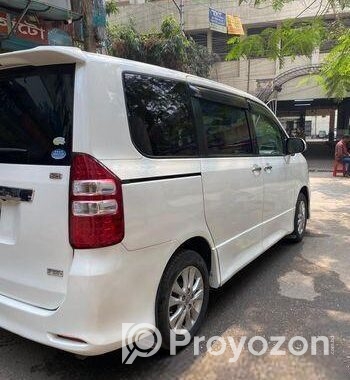 Toyota Noah Si 2011