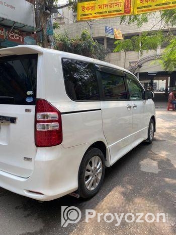 Toyota Noah Si 2011