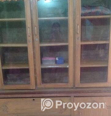 একটি দেওয়াল শোকেস বিক্রি হবে