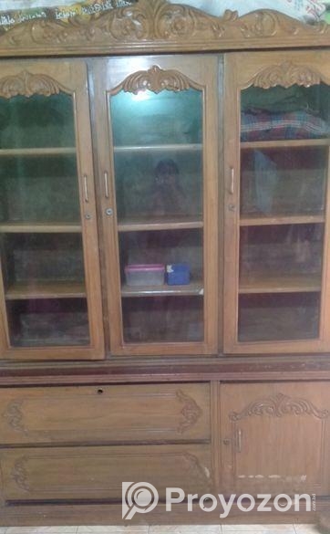 একটি দেওয়াল শোকেস বিক্রি হবে