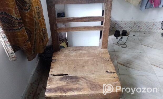 টেবিল চেয়ার পুরানো