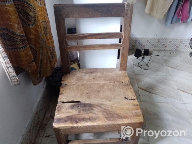 টেবিল চেয়ার পুরানো