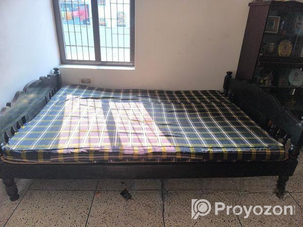 লোহা কাঠের সেমিডাবল খাট বিক্রি হবে