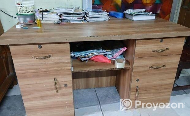 Study Table,পড়াশোনার জন্য টেবিল।