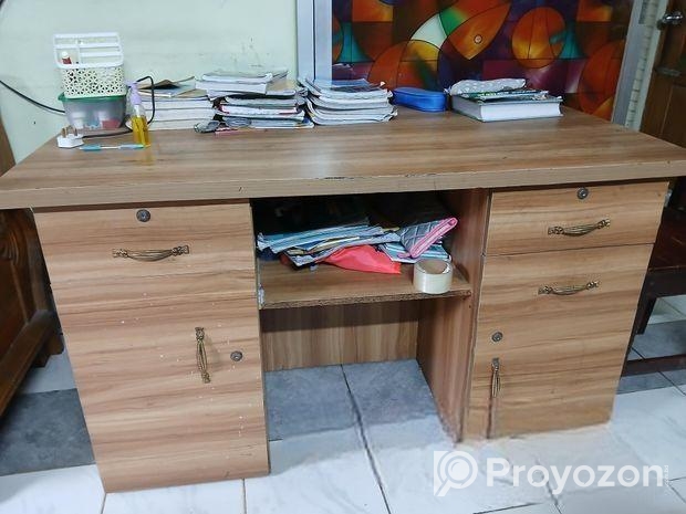 Study Table,পড়াশোনার জন্য টেবিল।