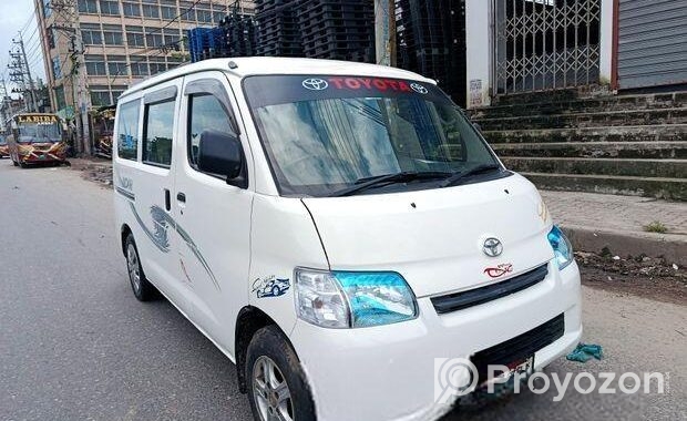 Toyota TownAce Microbus 2012