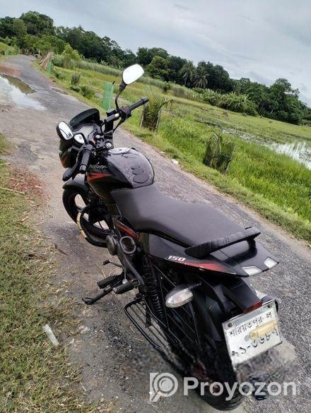 Bajaj Pulsar 150 . 2018