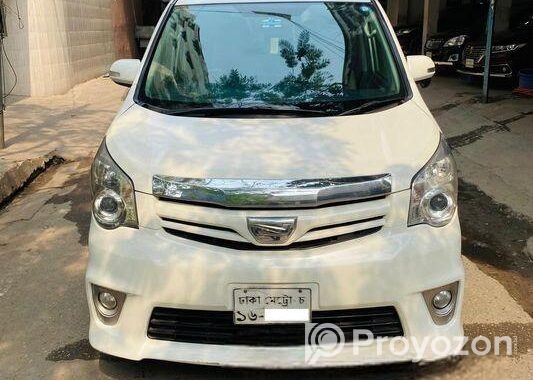 Toyota Noah Si 2011