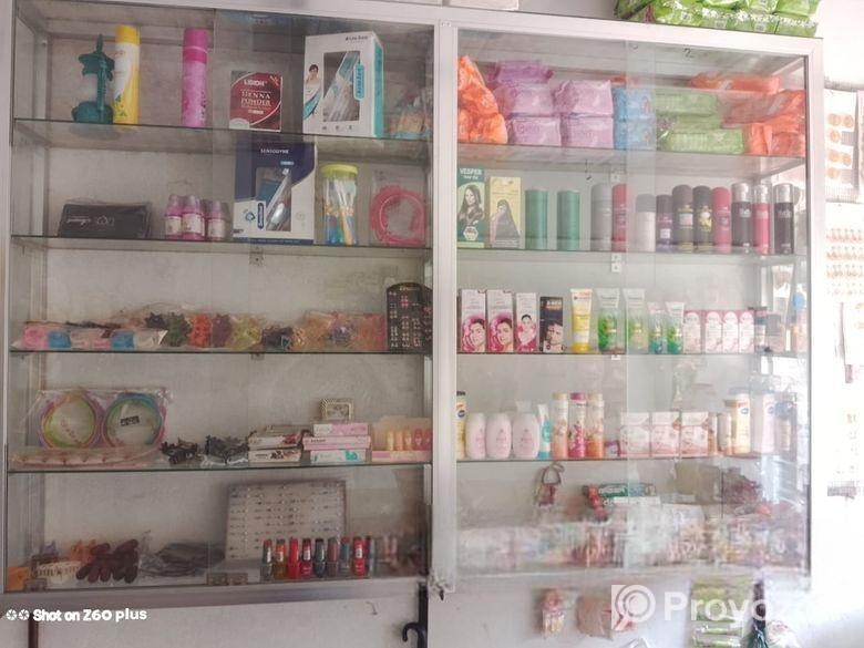 কসমেটিকস দোকানের রেক বিক্রয় করা হবে।
