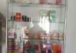 কসমেটিকস দোকানের রেক বিক্রয় করা হবে।