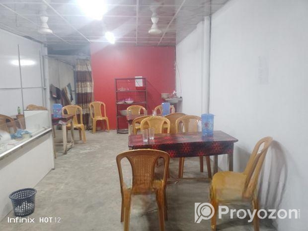 হোটেলের মালামাল বিক্রি করা হবে।