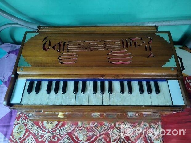 হারমোনিয়াম বিশেষ প্রয়োজনে বিক্রি করব।