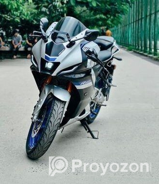 Yamaha R15 M . 2022