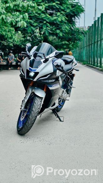 Yamaha R15 M . 2022